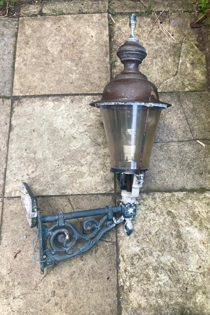 Grote klassieke vintage buitenlamp, buitenlantaren, stallamp, Ophalen