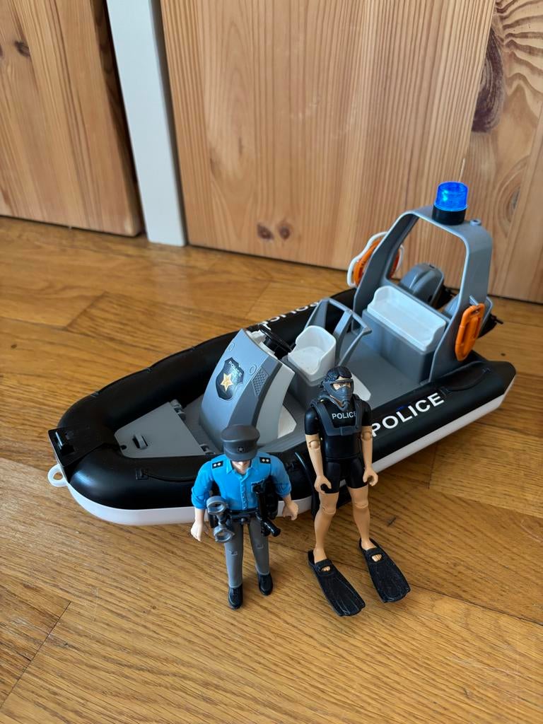 Brüder politieboot met agent en duiker, Ophalen, Gebruikt, Jongen of Meisje
