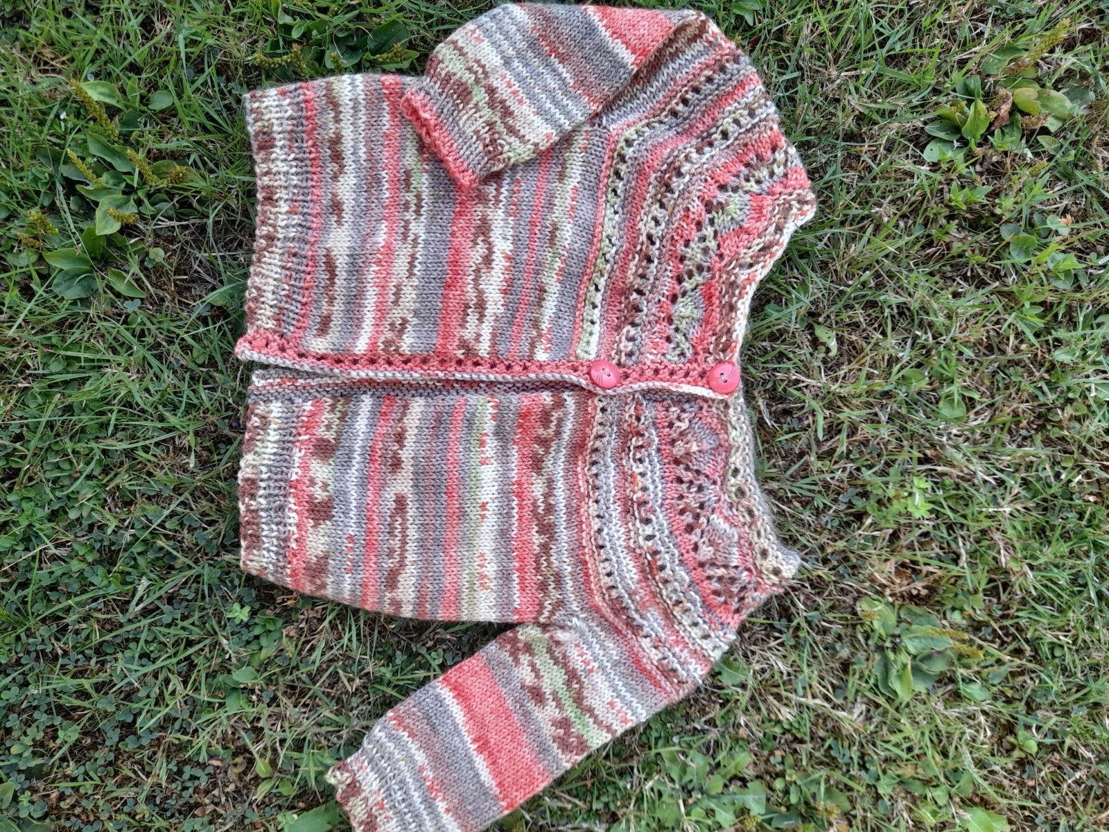 Handgebreid babyvestje - Meerkleurig, Handgemaakt, Nieuw, Ophalen of Verzenden, Truitje of Vestje