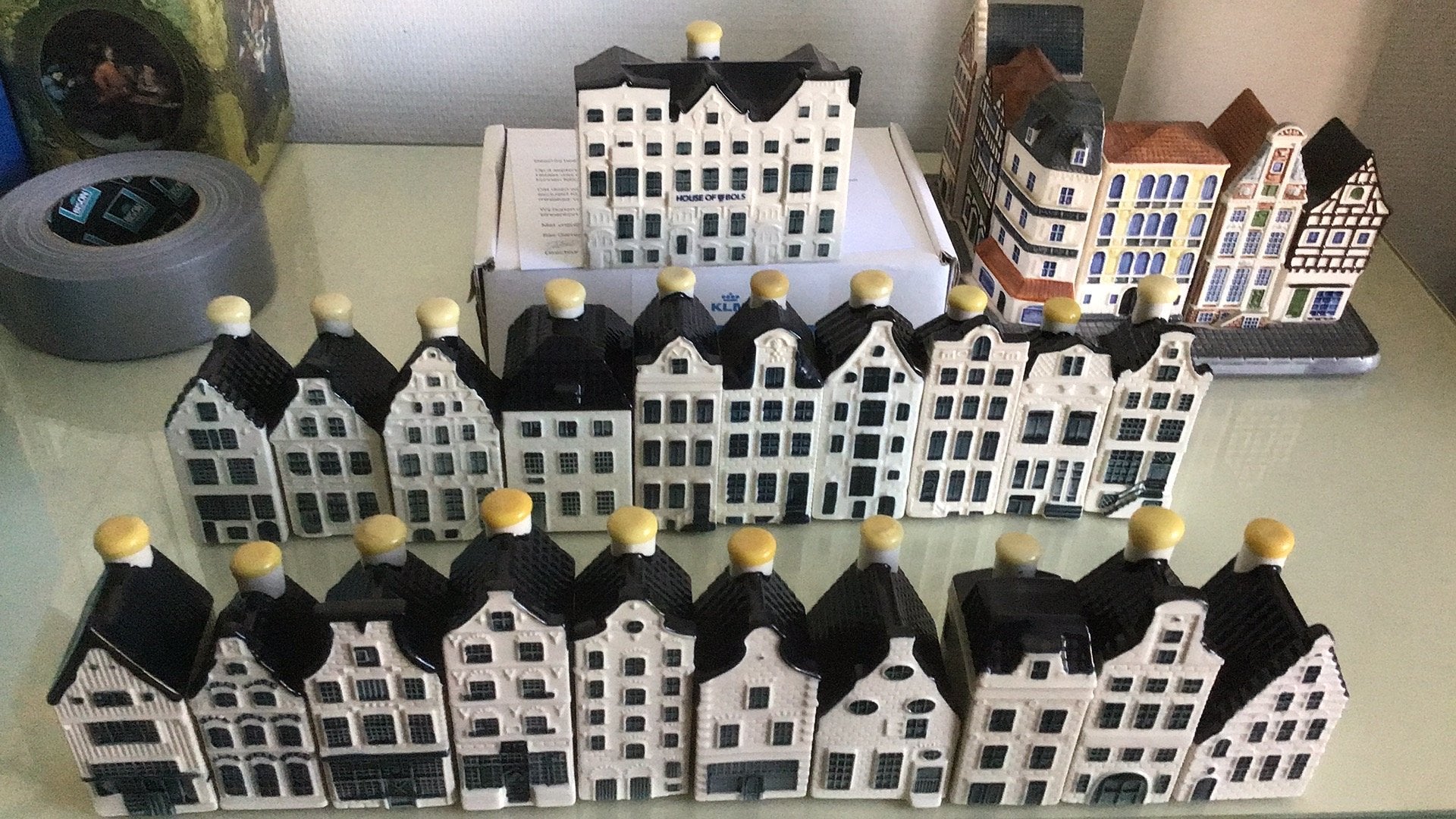20 verschillende KLM huisjes met mooi zegel+House of Bols, Ophalen of Verzenden, Zo goed als nieuw, 61 t/m 80