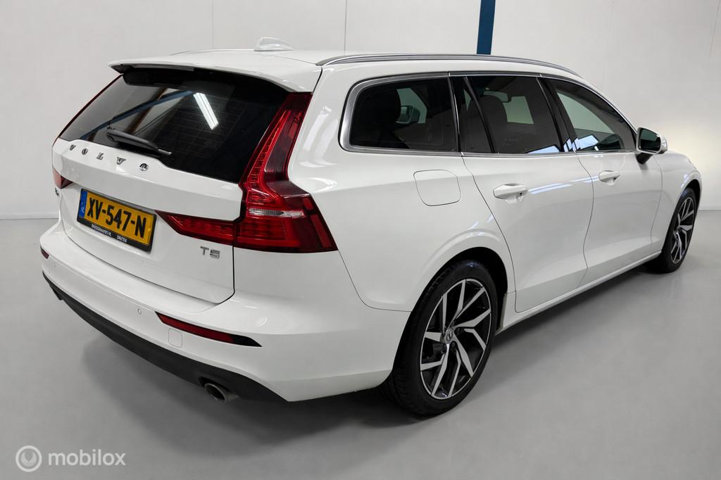 Volvo V60 2.0 T5 Momentum HUD / CARPLAY / TREKHAAK, Euro 6, 4 cilinders, 1969 cc, Wit