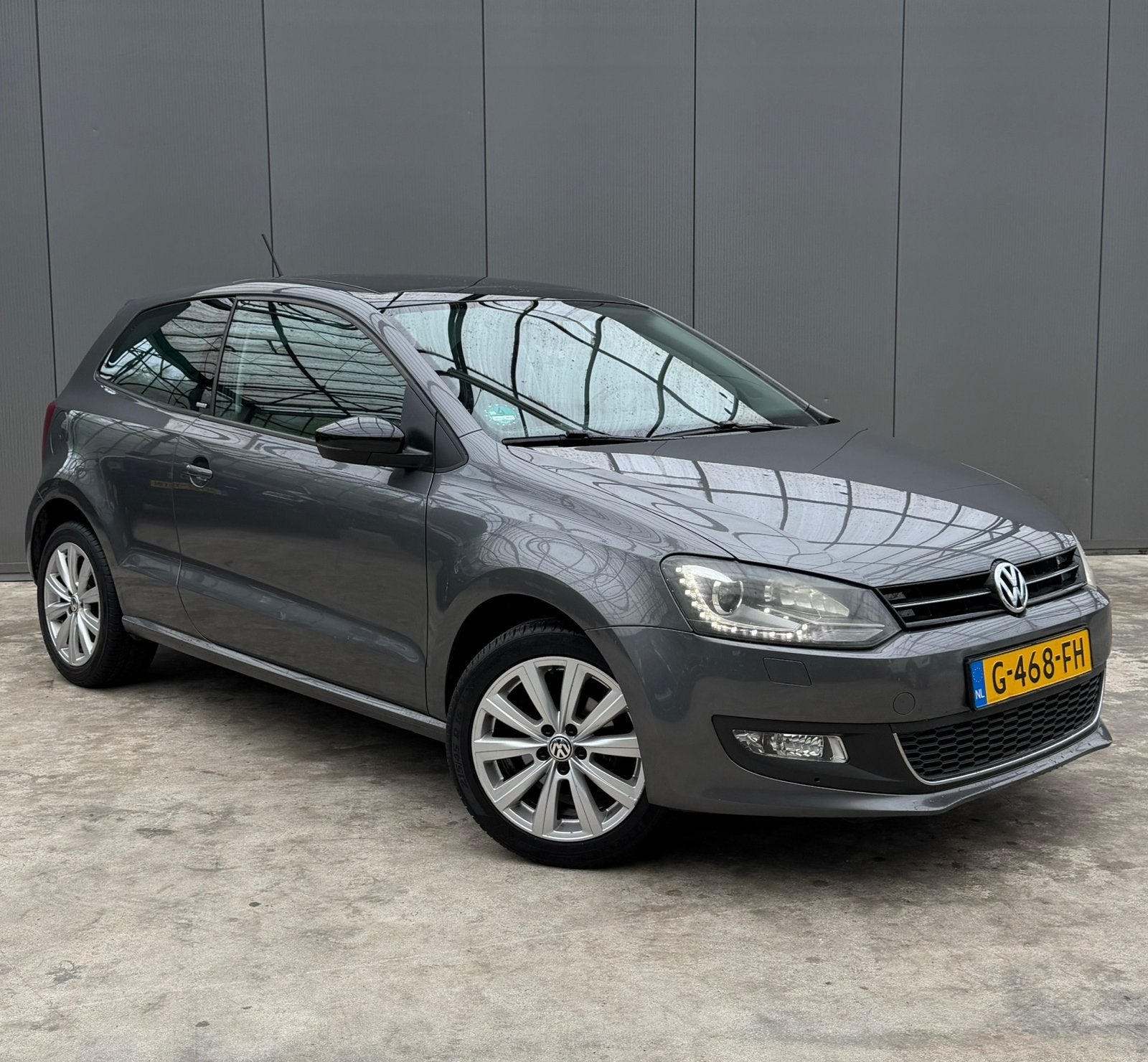 Volkswagen Polo 1.4 16V FSI 63KW 2011 Grijs, Auto's, Voorwielaandrijving, 970 kg, 40 €/maand, 4 cilinders