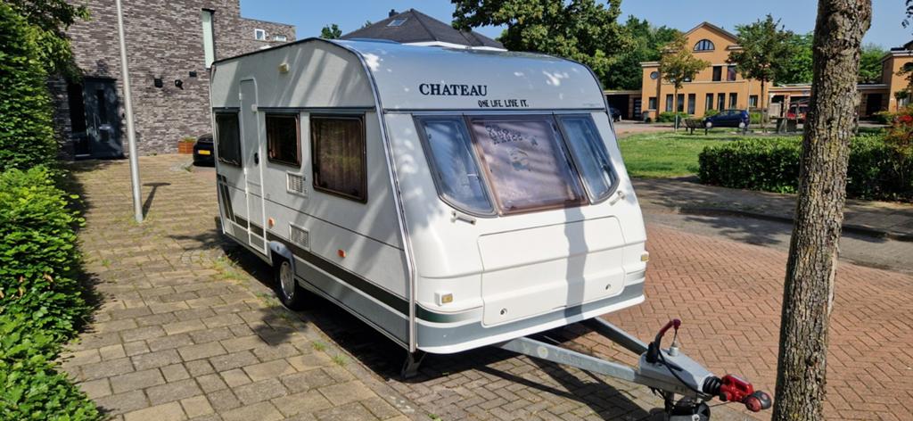 Chateau Calista 430 CT caravan uit 2001, Vast bed, Openslaande ramen, Particulier, 4 tot 5 meter