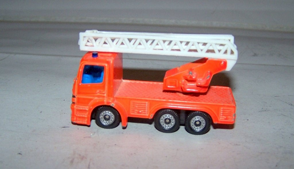 Siku Mercedes brandweer ladderwagen. Compleet/izgs., Ophalen of Verzenden, Zo goed als nieuw, Bus of Vrachtwagen