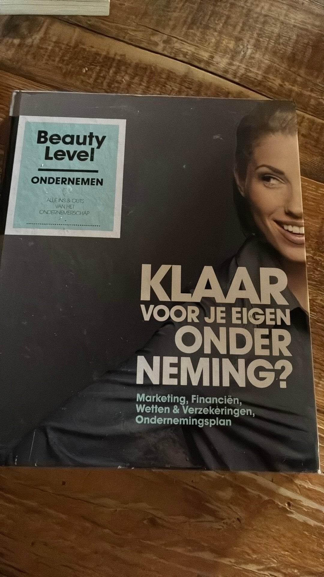 Studieboeken schoonheidsspecialiste nivo 4, Ophalen of Verzenden, Gelezen, VMBO