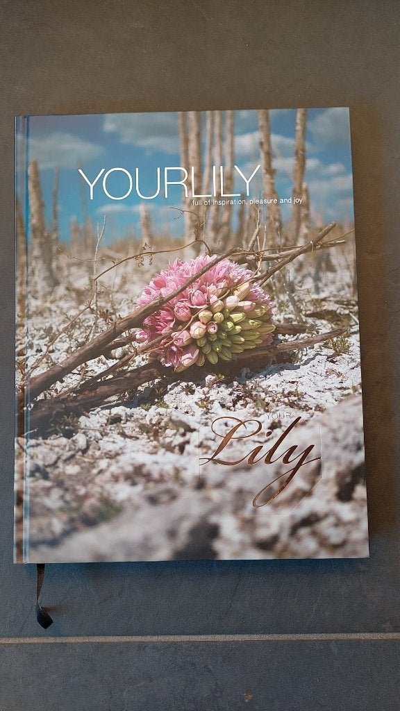 Boek Yourlily prachtig fotoboek over lelies - nieuw, Ophalen of Verzenden, Nieuw, Bloemen, Planten en Bomen