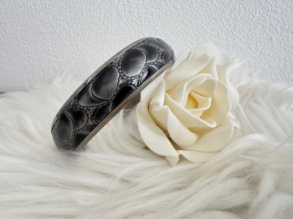 Metalen armband met lederlook krokodillen print, Ophalen of Verzenden, Zo goed als nieuw, Zwart, Staal