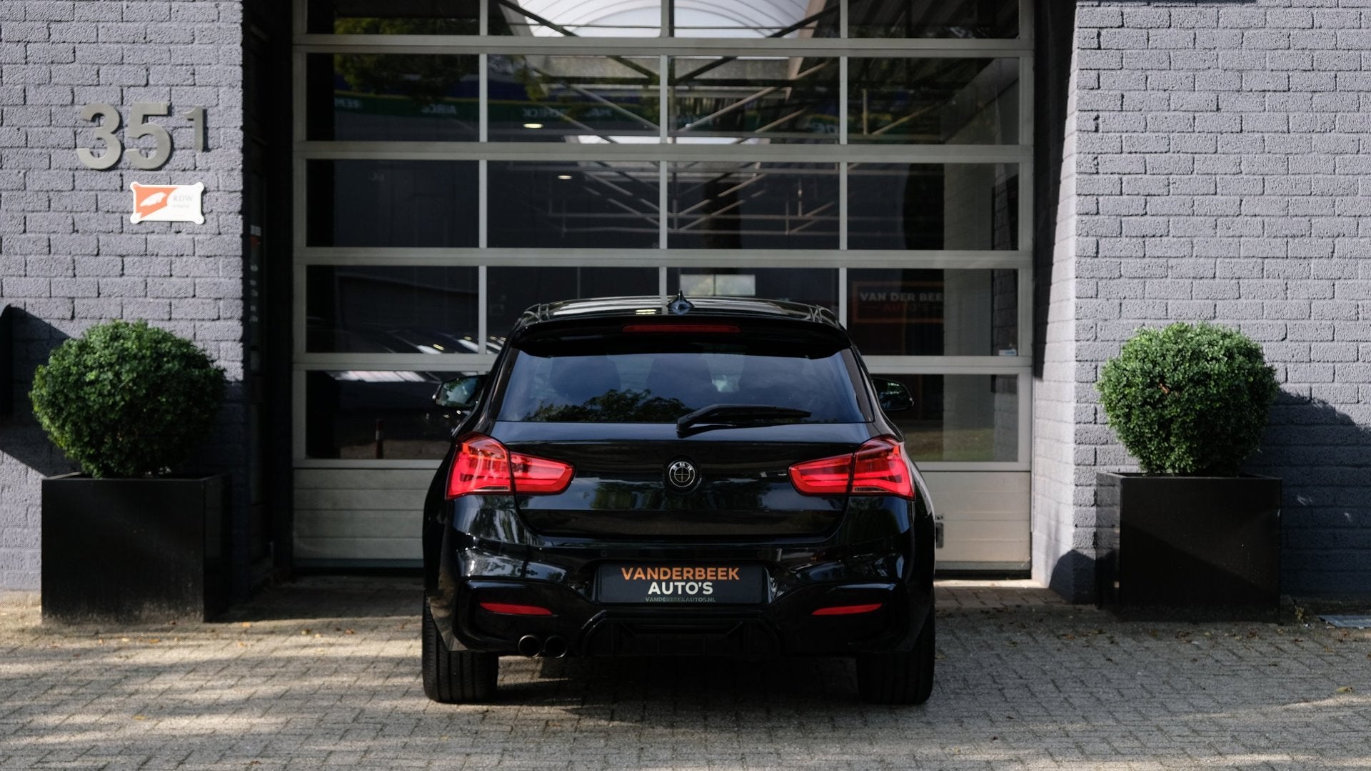 BMW 1-serie 120i Edition M Sport Shadow High Executive, Auto's, Achterwielaandrijving, Gebruikt, 4 stoelen, Alcantara