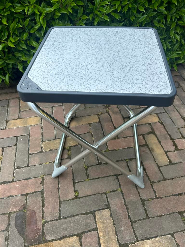 Opvouwbaar campingkrukje en tafelblad, Ophalen, Gebruikt, Overige