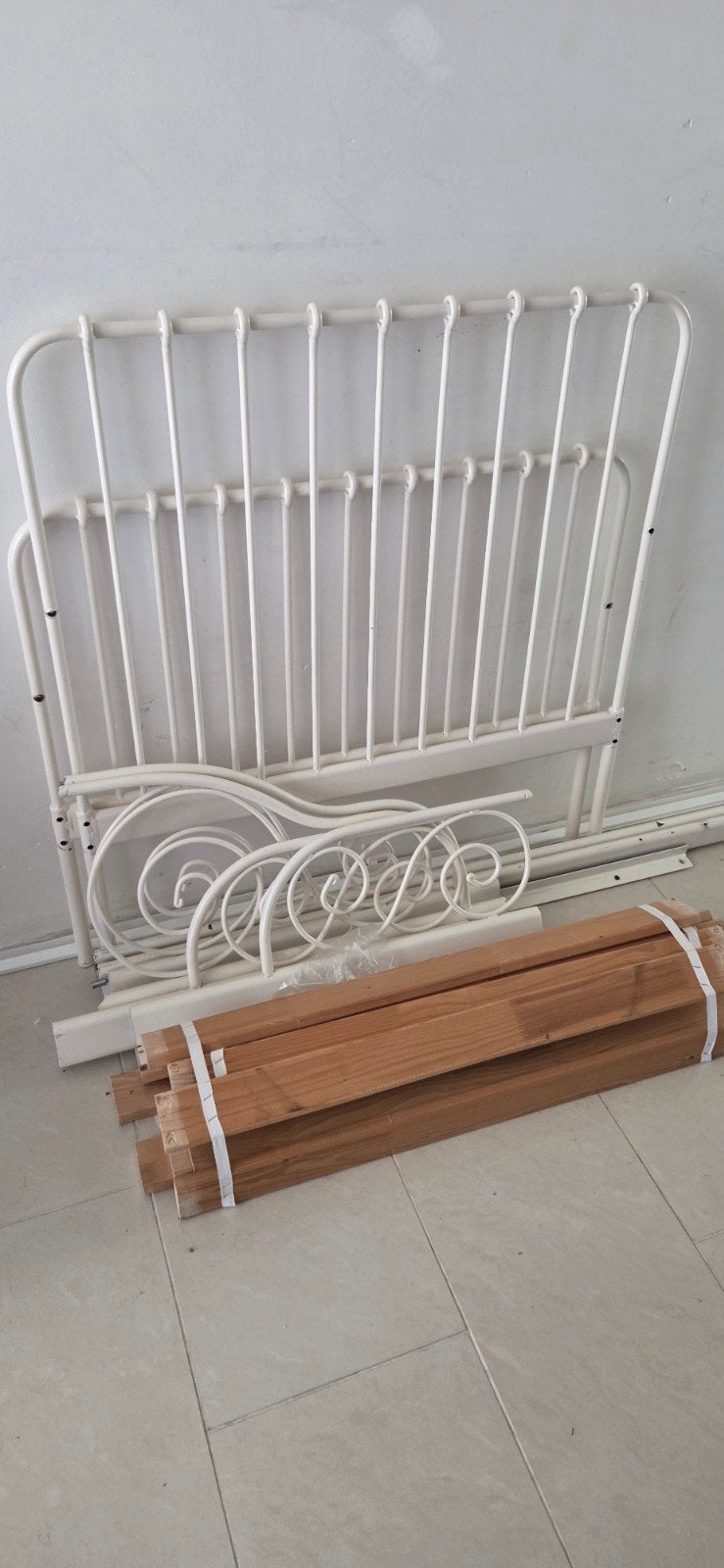 IKEA bedframe met lattenbodem - Wit metaal, Ophalen, Gebruikt, 90 cm, Eenpersoons