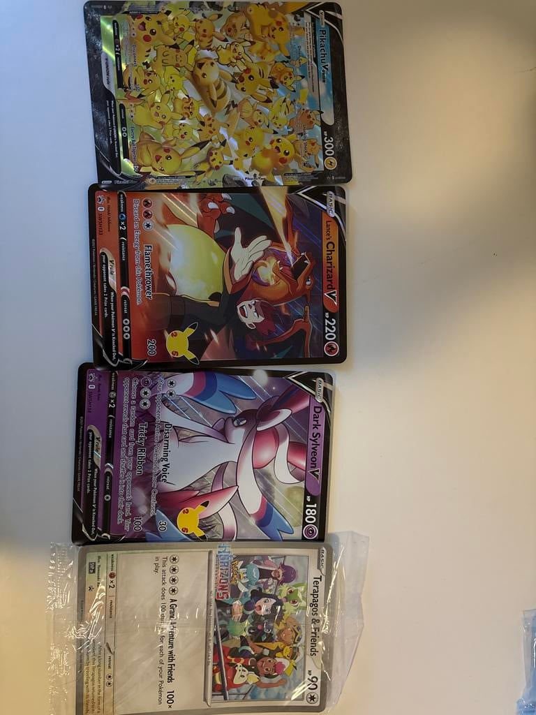 Jumbo Pokémon kaarten - Pikachu V-UNION, Charizard V, Sylveo, Ophalen of Verzenden, Zo goed als nieuw, Meerdere kaarten, Foil