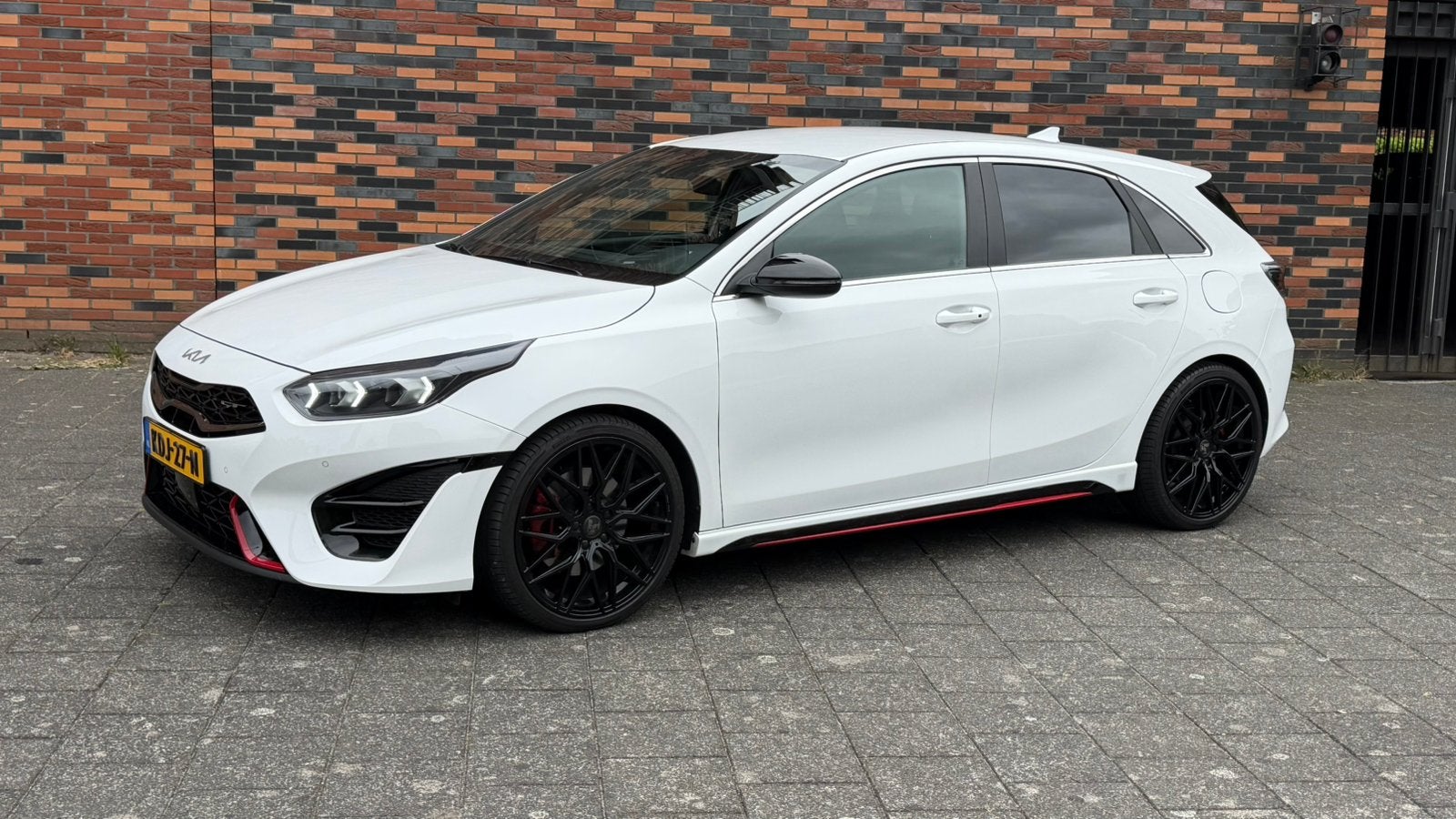 Kia Ceed 1.6 T-GDi GT JBL/Camera/Keyless/Digitale Stoelverwa, Auto's, Kia, 4 cilinders, Lichtsensor, Wit, Bedrijf