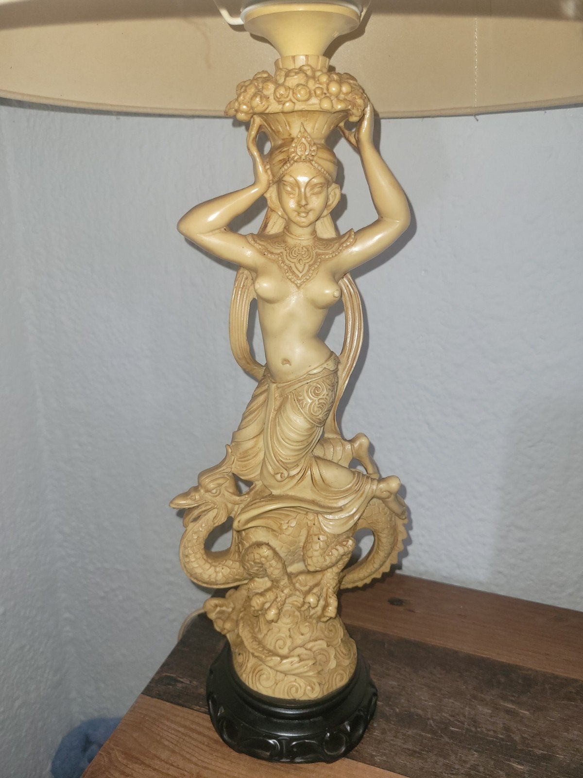 Oosterse Tafellamp met Vrouwenfiguur en Draak, Ophalen of Verzenden