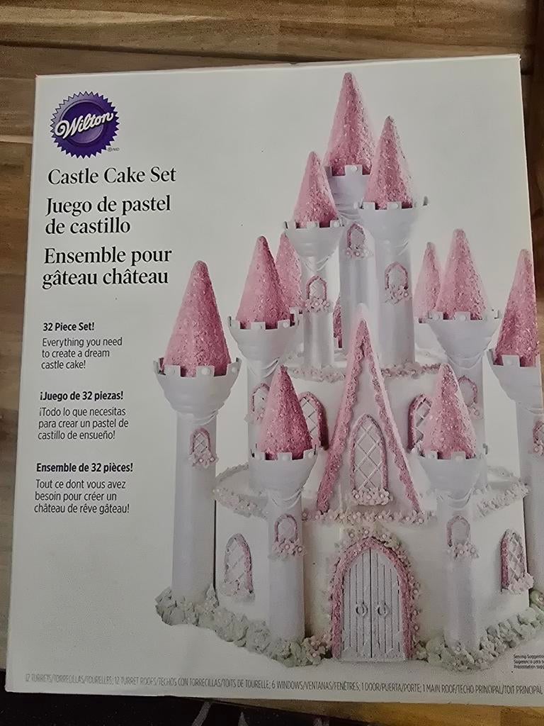 Wilton Kasteel Taart Decoratie Set - 32 Delig, Ophalen of Verzenden, Zo goed als nieuw, Taarten, Versiering