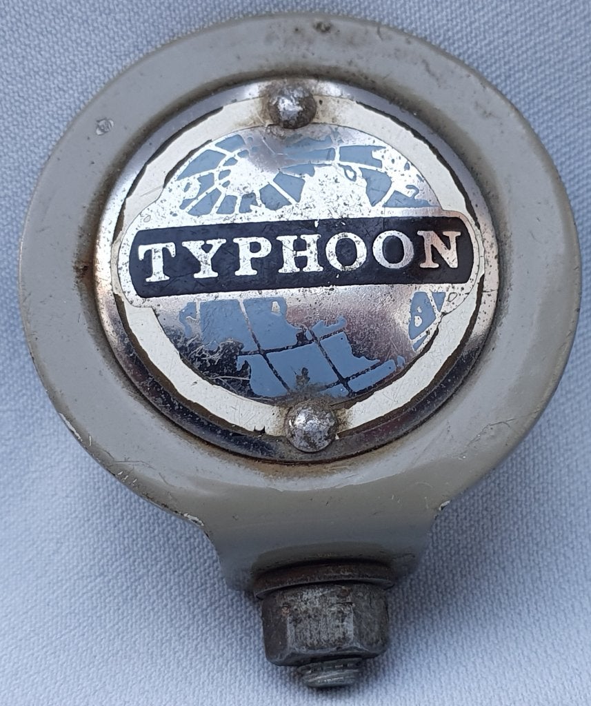 Typhoon embleem - Nederlands merk bromfietsen 50er jaren, Verzenden, Gebruikt, Motoren