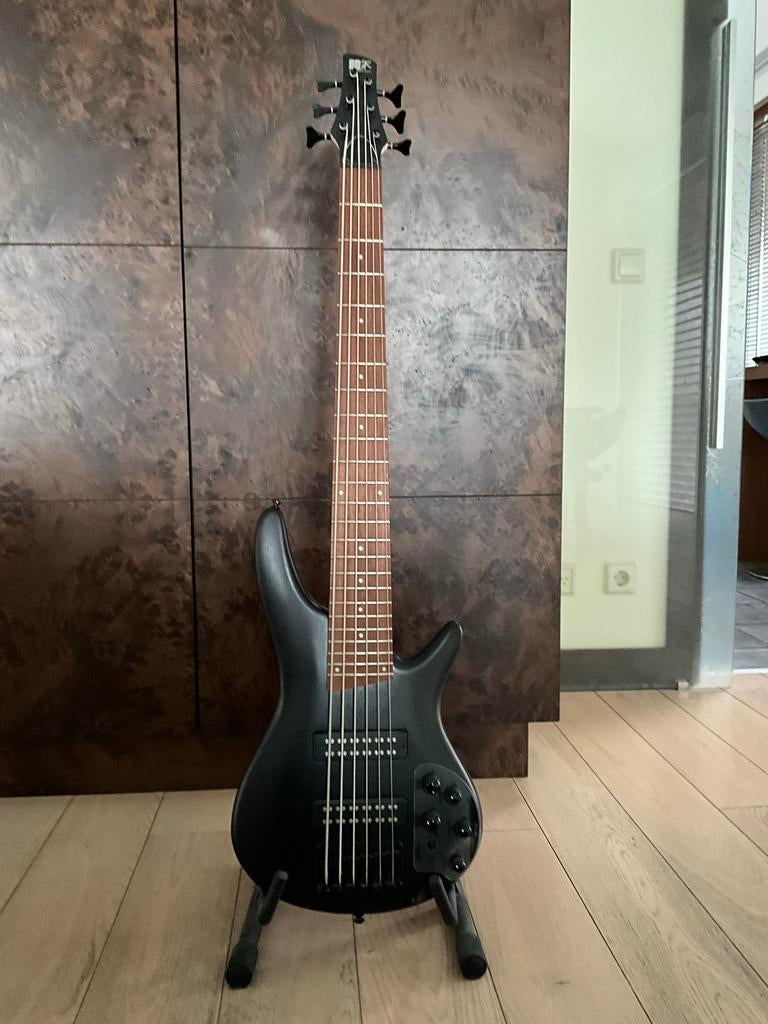 Ibanez Soundgear SR306EB Weathered Black 6-snarige bas, Muziek en Instrumenten, Snaarinstrumenten | Gitaren | Bas, Ophalen, Zo goed als nieuw