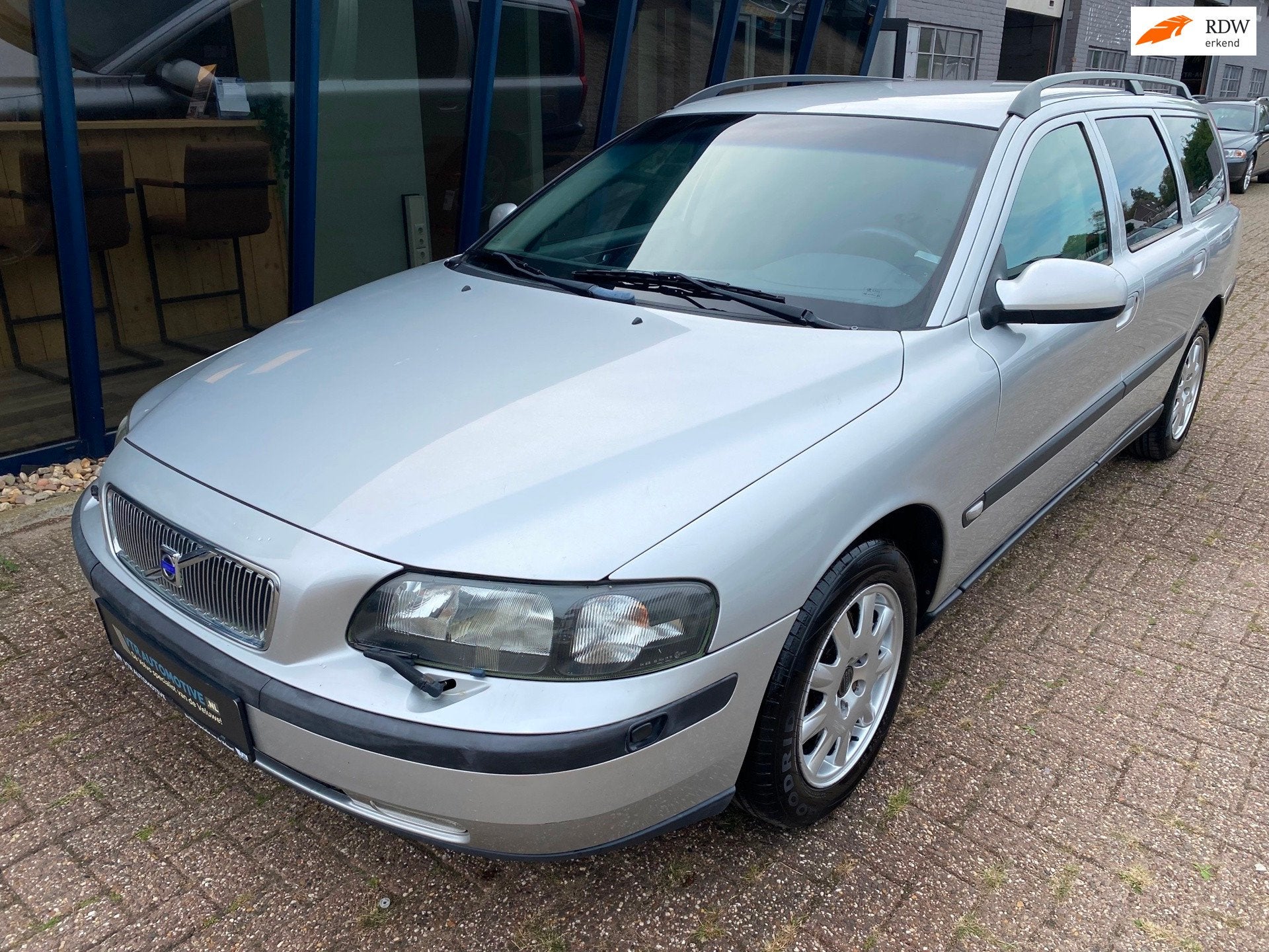 Volvo V70 2.4 Comfort Line 170PK Automaat, Auto's, Volvo, Gebruikt, Zwart, Leder en Stof, Stoelverwarming