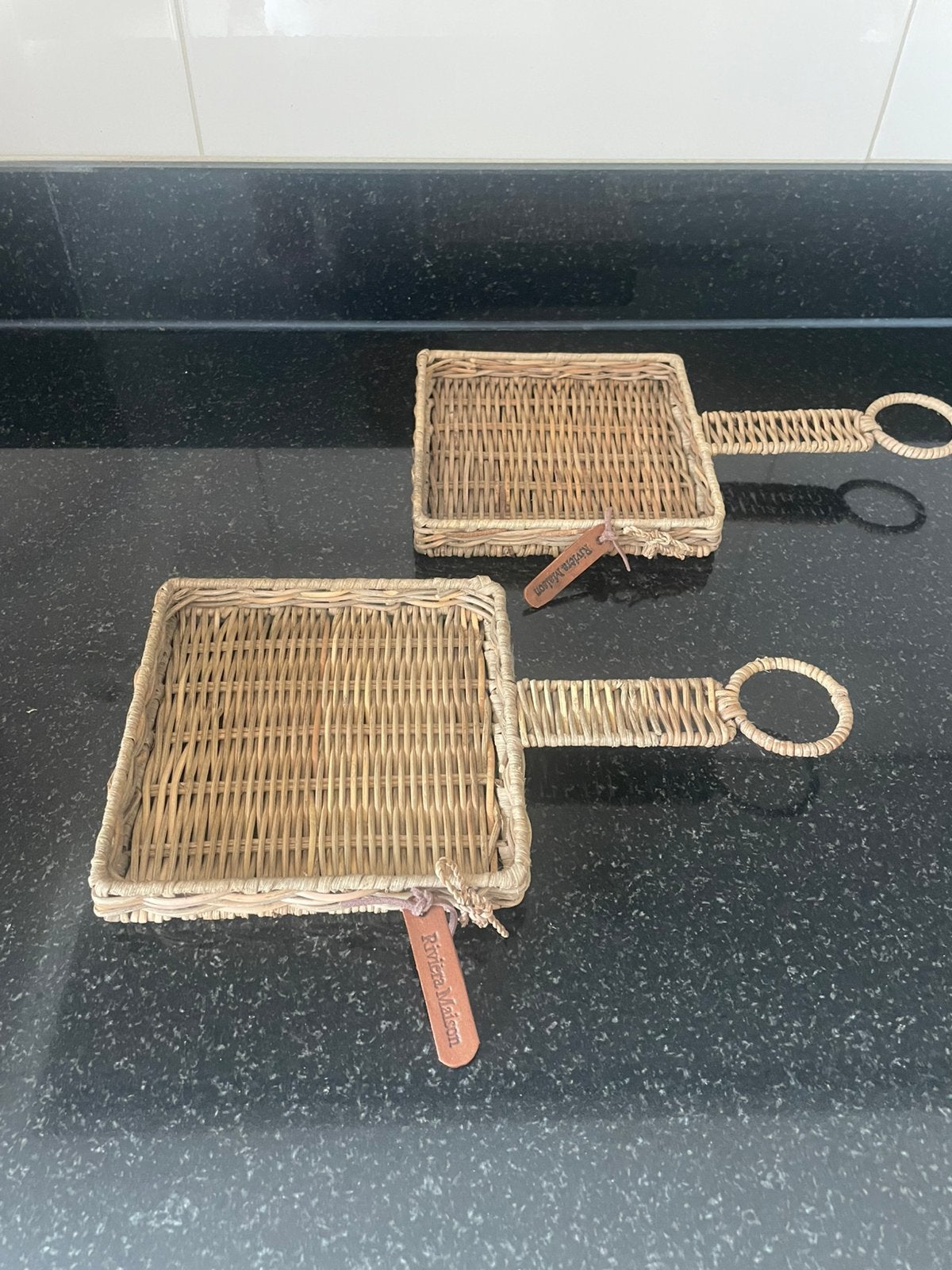 2 kleine rattan dienblaadjes Riviera Maison/ per stuk €12,50, Ophalen of Verzenden, Zo goed als nieuw