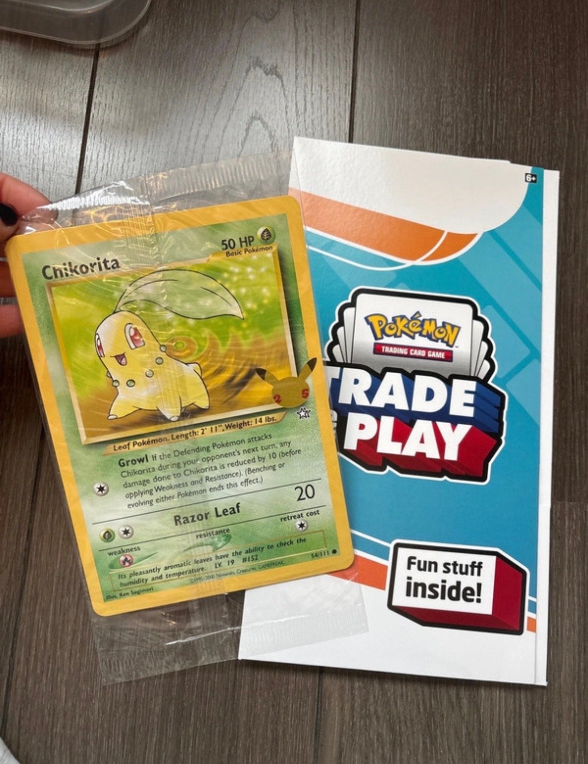 Pokémon Chikorita Promo Kaart 25th Celebration, Ophalen of Verzenden, Nieuw, Losse kaart, Foil