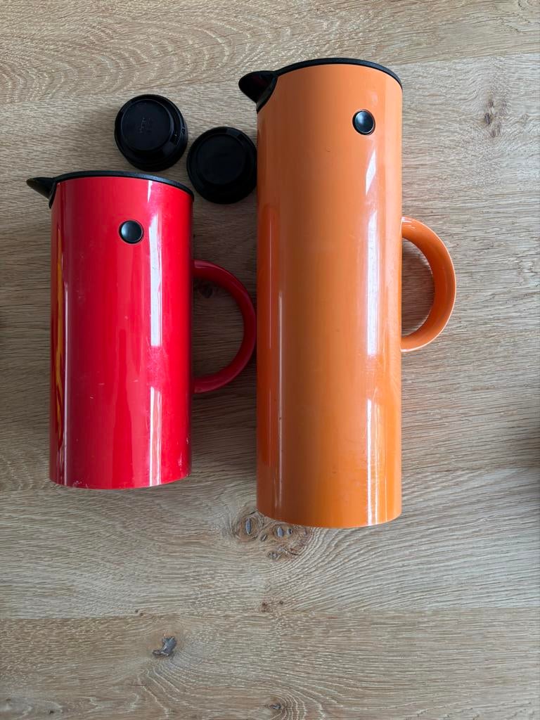 Stelton Thermoskannen - Rood (0.5L) & Oranje (1L), Kunststof, Ophalen of Verzenden, Rood, Overige merken