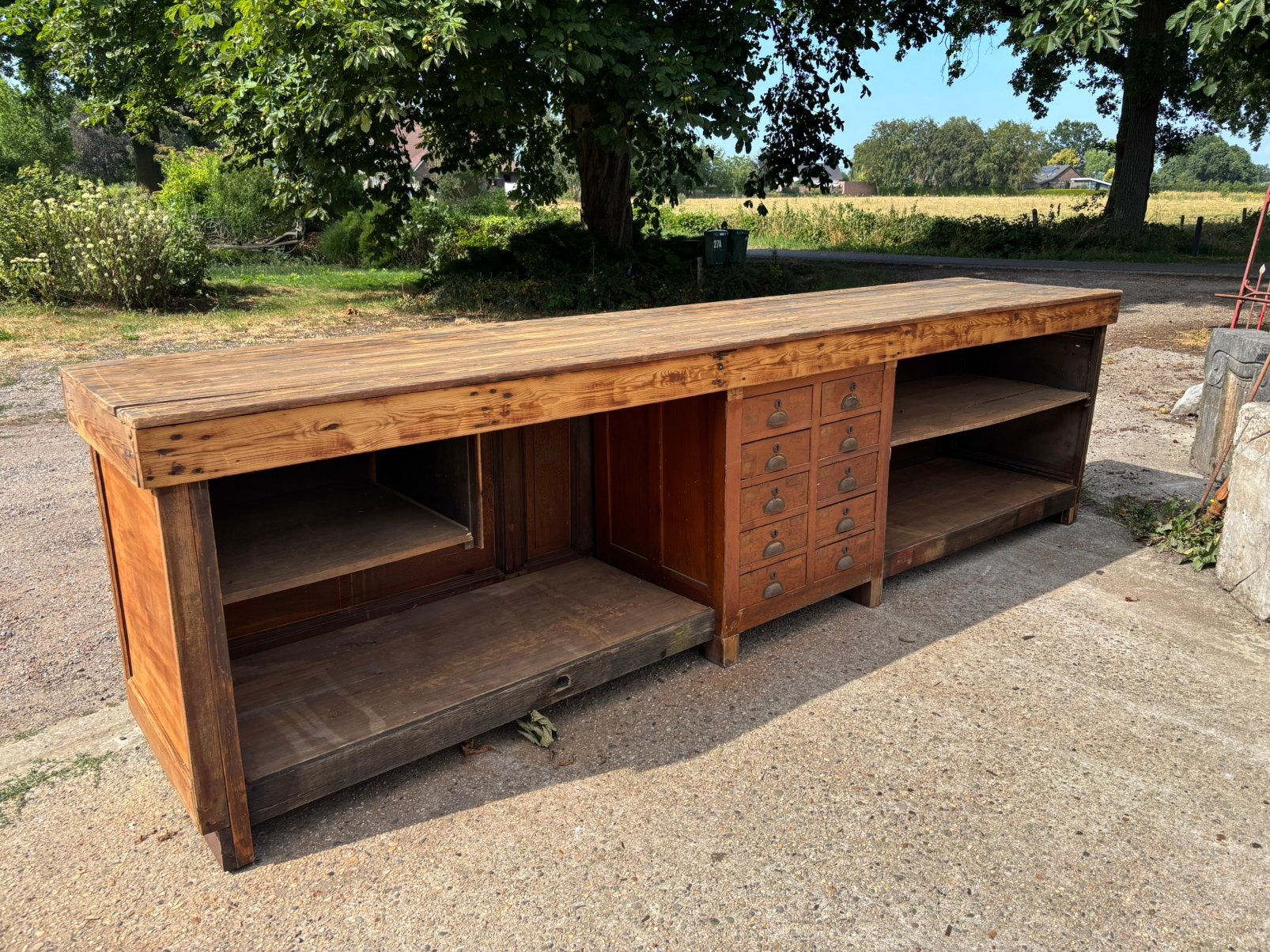 Oude toonbank of kookeiland met een ladeblok 354 cm lang, Ophalen