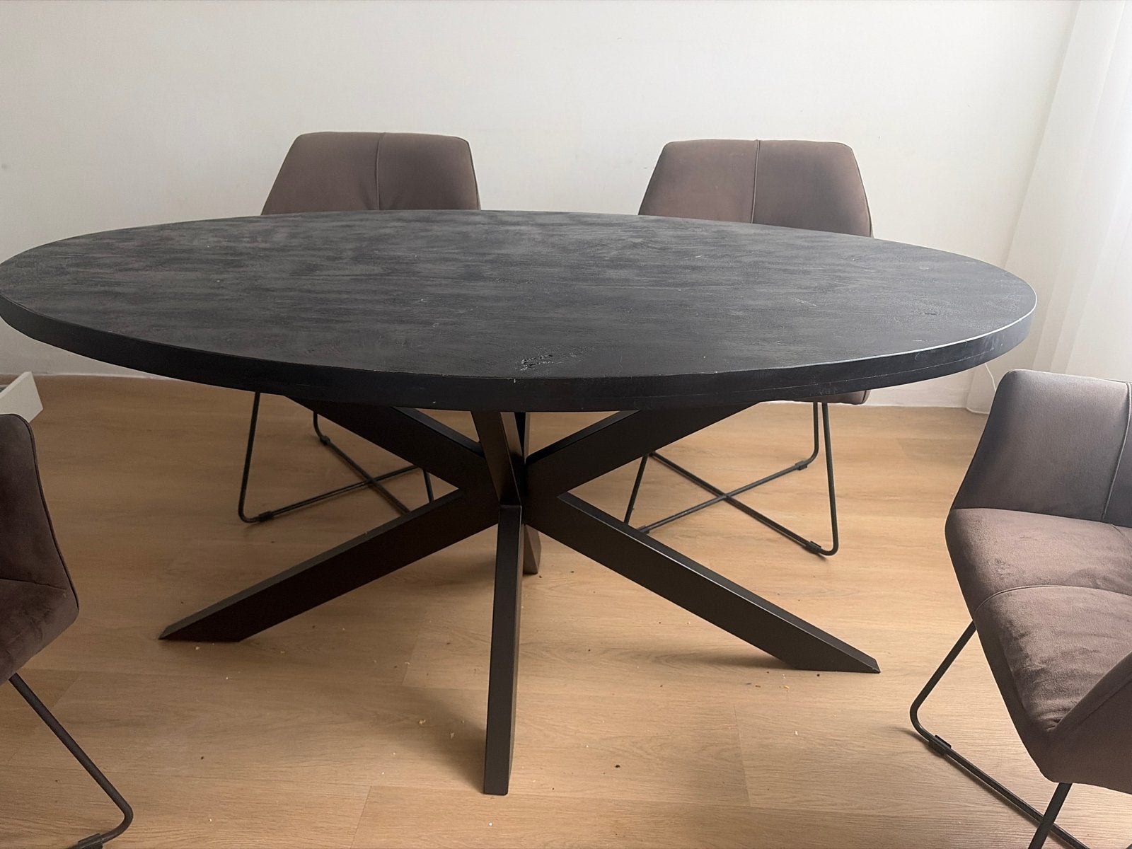 Moderne ronde eettafel met stalen onderstel 160x90, Huis en Inrichting, Tafels | Eettafels, Gebruikt, 100 tot 150 cm, Rond, Ophalen of Verzenden