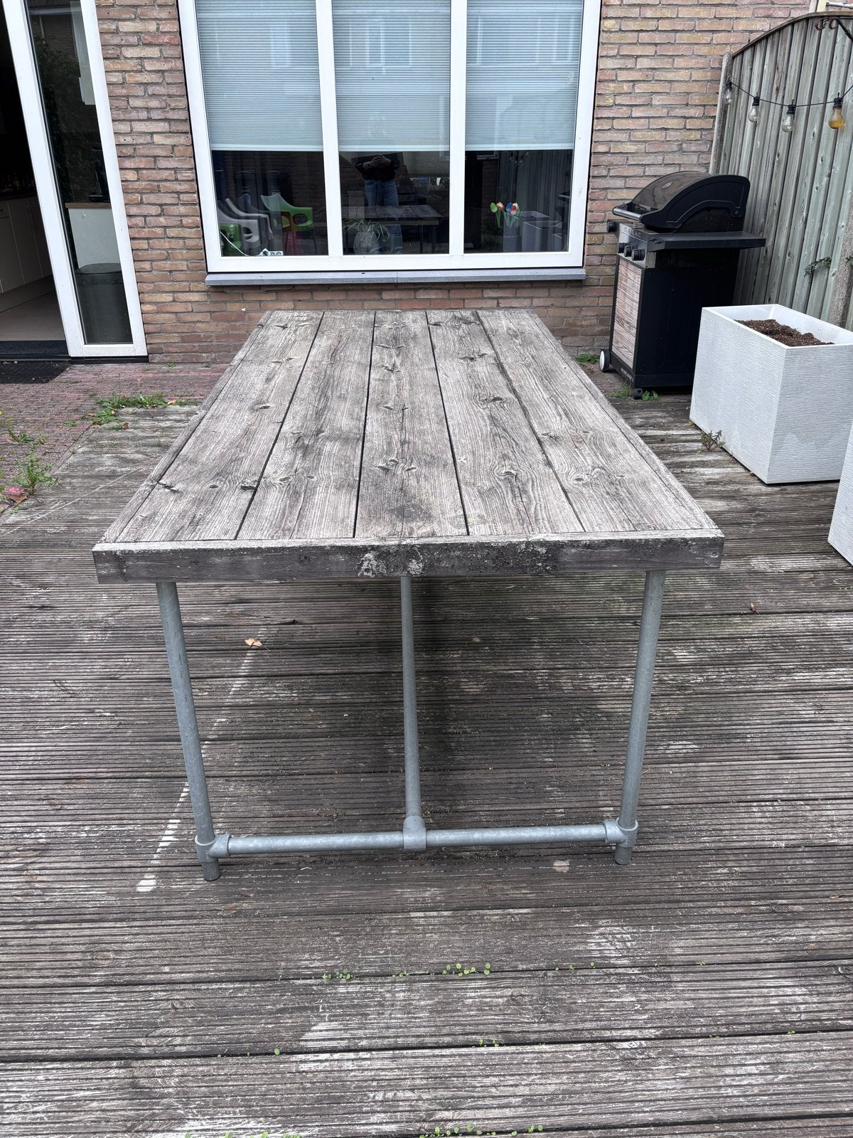 Robuuste tuintafel van steigerhout en steigerbuizen, Ophalen, Gebruikt, Rechthoekig, Hout