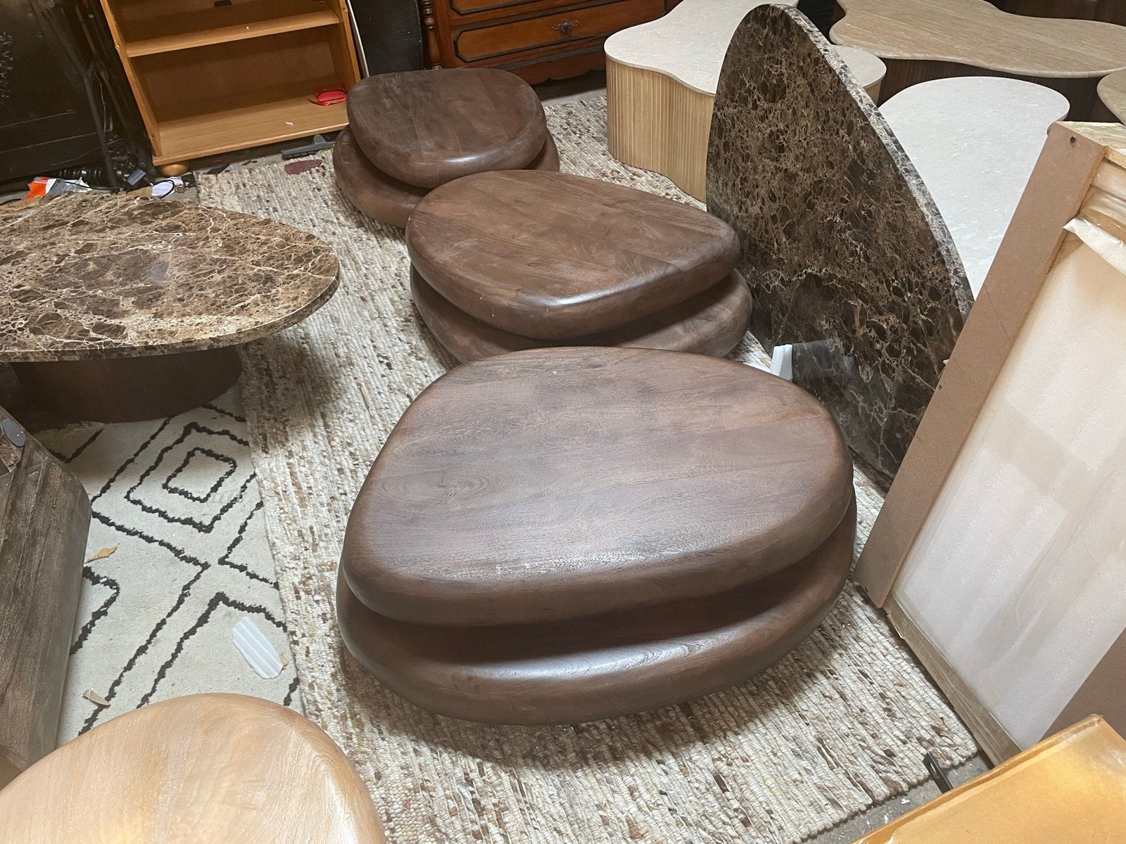 Draaibare bijzettafels pebble organisch massief mango hout, Ophalen, Gebruikt, 50 tot 100 cm, Overige vormen