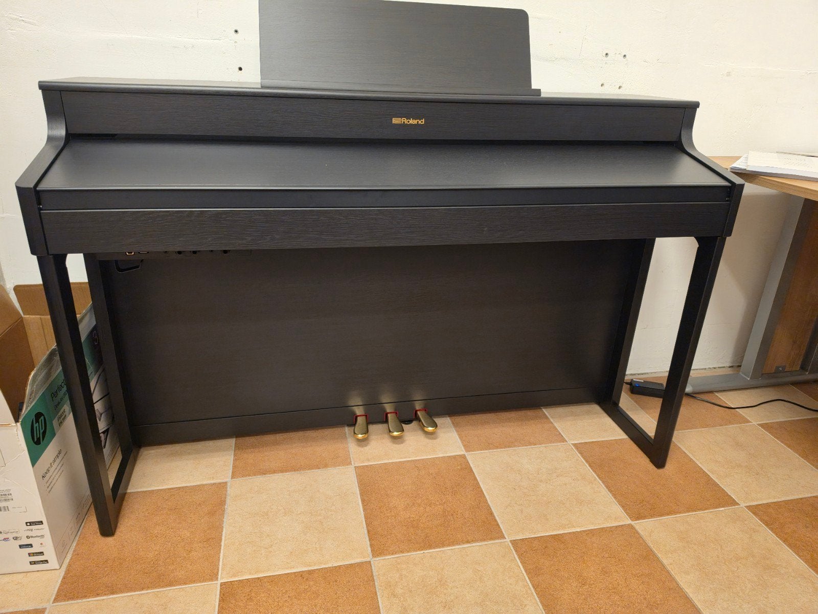Roland HP702 Digitale Piano – ZGAN - 2 maand oud, Muziek en Instrumenten, Piano's, Ophalen, Zwart, Digitaal, Zo goed als nieuw