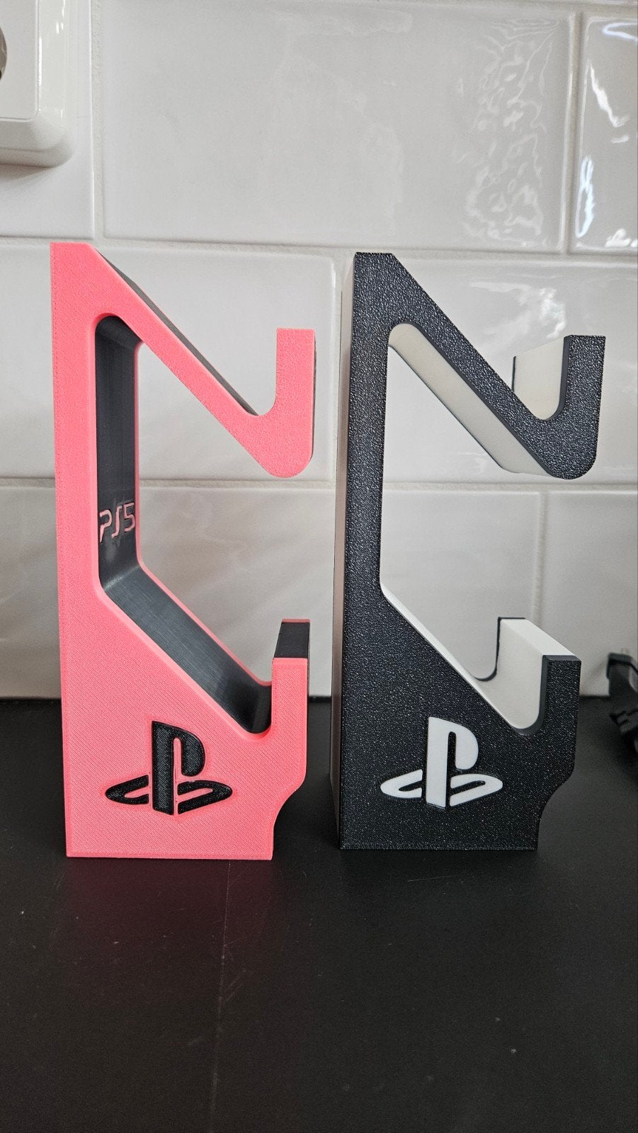 PS5 Controller Houder - DualSense Standaard (Roze/Zwart), PlayStation 5, Overige typen, Nieuw, Info@3dprintcreations.nl