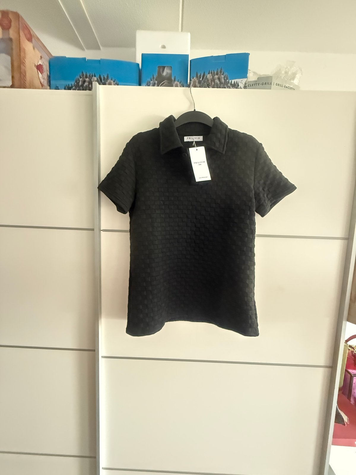 Frilivin Paris Zwart Polo Shirt - Nieuw met kaartjes, Ophalen of Verzenden, Nieuw, Overige maten, Zwart
