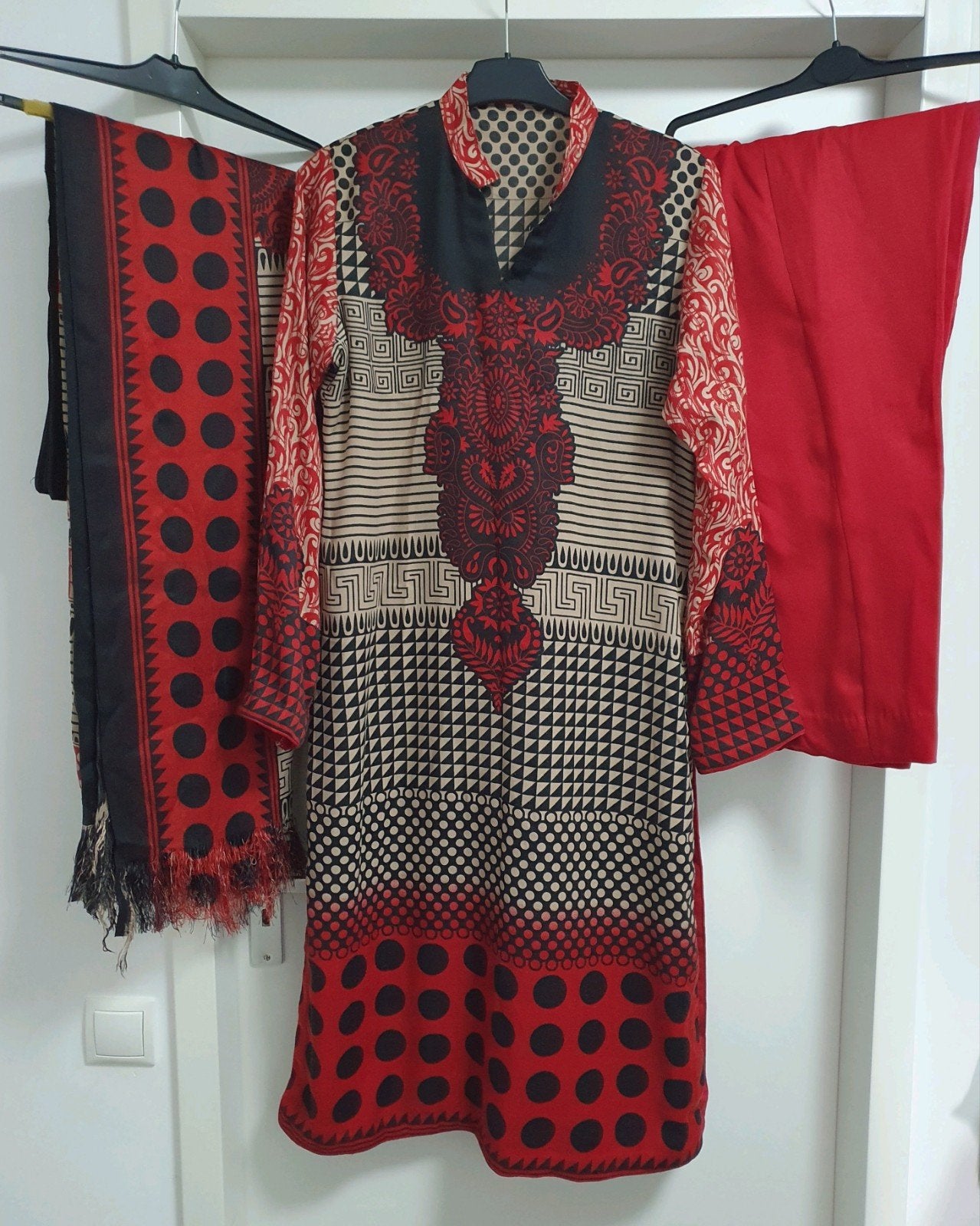 Nieuwe Indiase/Pakistaanse jurk met broek en sjaal, maat M, Overige typen, Nieuw, Ophalen of Verzenden, Rood