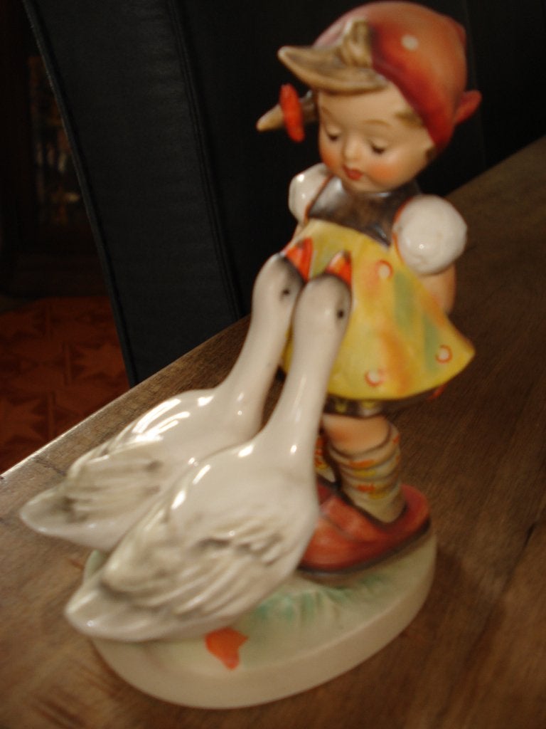 Vintage Hummel beeldje: Meisje met ganzen, Ophalen of Verzenden, Zo goed als nieuw, Hummel