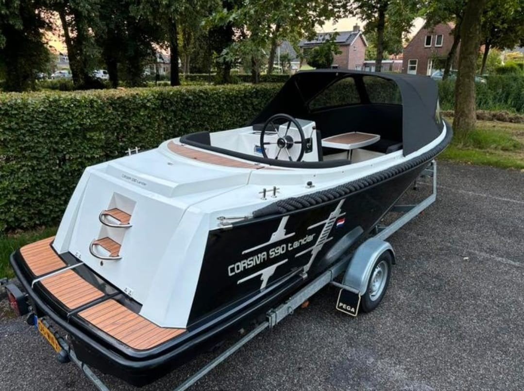 Zeer nette Corsiva 590 Tender met Mercury 20 PK viertakt, Ophalen, Tender, Carbon, Rondzit