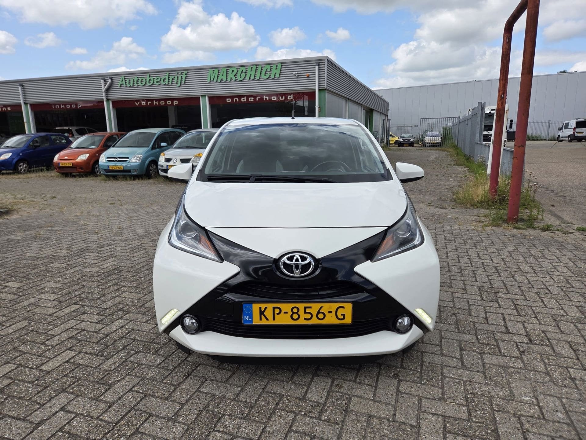 Toyota Aygo 1.0 VVT-i x-sport|NAVI|CAMERA|AIRCO|BT, Voorwielaandrijving, Gebruikt, Euro 6, 4 stoelen
