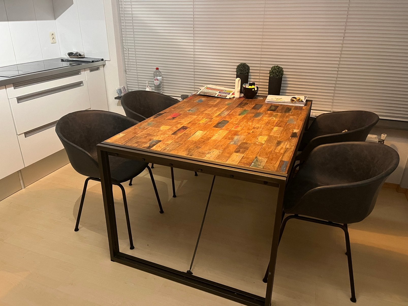Als eetkamer stoelen kuip stoeltjes 4 stuks nu 85,-, Huis en Inrichting, Stoelen, Ophalen, Overige materialen, Modern of Vintage stijl