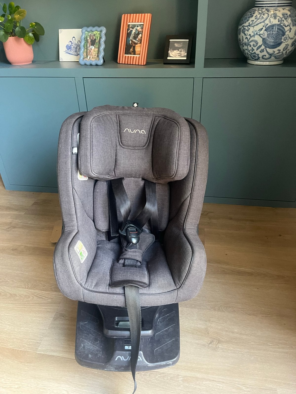 Draaibaar Nuna autostoeltje met Isofix en verstelbare hoofds, Kinderen en Baby's, Autostoeltjes, Gebruikt, 0 t/m 18 kg, Verstelbare rugleuning