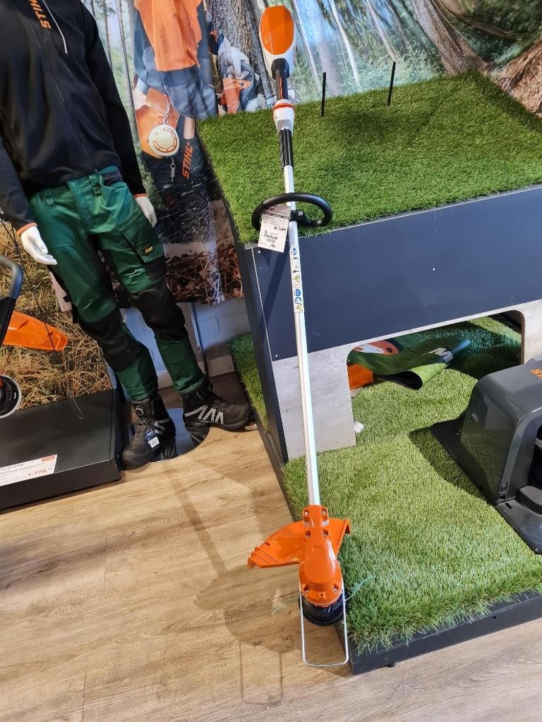 STIHL FSA 60 R met garantie, Stihl, Accu, Ophalen of Verzenden, Zo goed als nieuw
