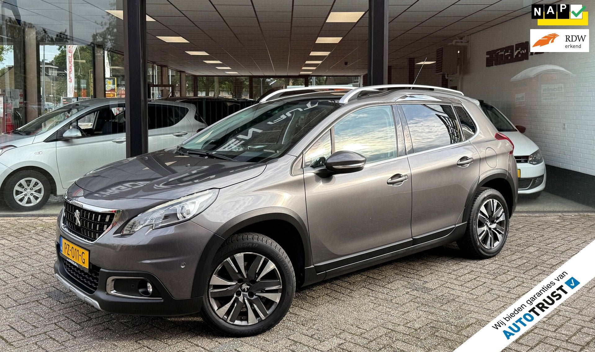 Peugeot 2008 1.2 AUTOMAAT | 2e EIG | CLIMATE | CARPLAY | CAM, Auto's, 1199 cc, 49 €/maand, Origineel Nederlands, Bedrijf