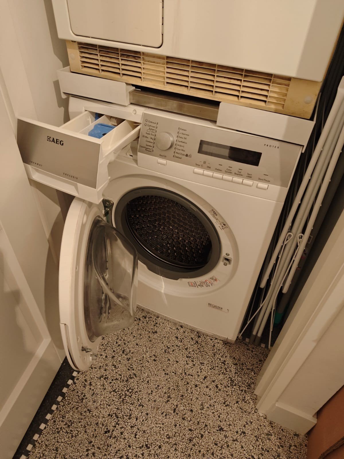 Foto 3 van AEG L76489FL Wasmachine - Voorlader