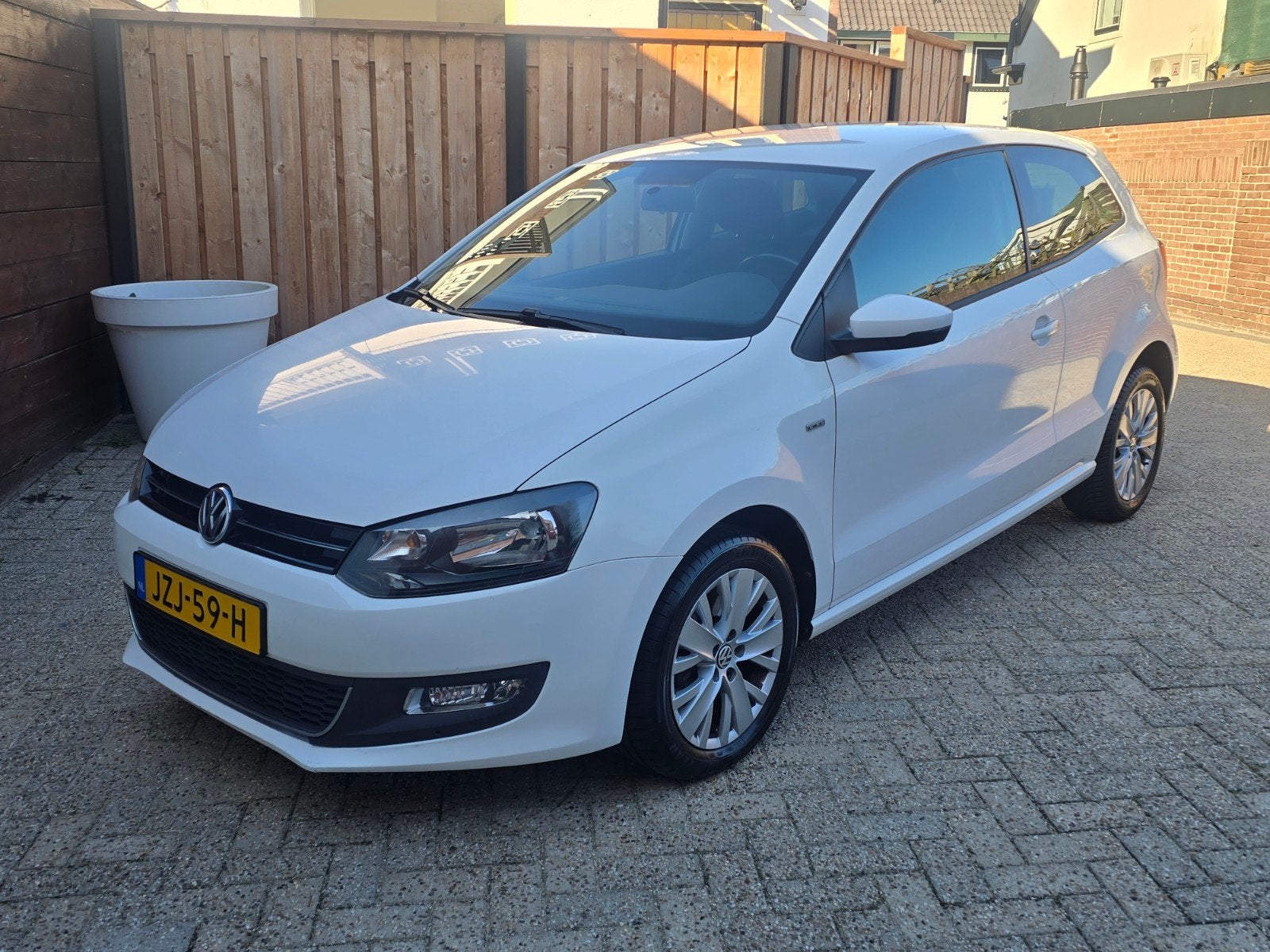Volkswagen Polo 1.2 TSI 77KW/105PK  2014, Auto's, Voorwielaandrijving, Parkeersensor, Wit, 988 kg