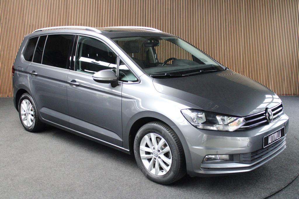 Volkswagen Touran 1.2 TSI Leer Navi Panorama Massage Camera, Voorwielaandrijving, Lichtsensor, Gebruikt, 4 cilinders