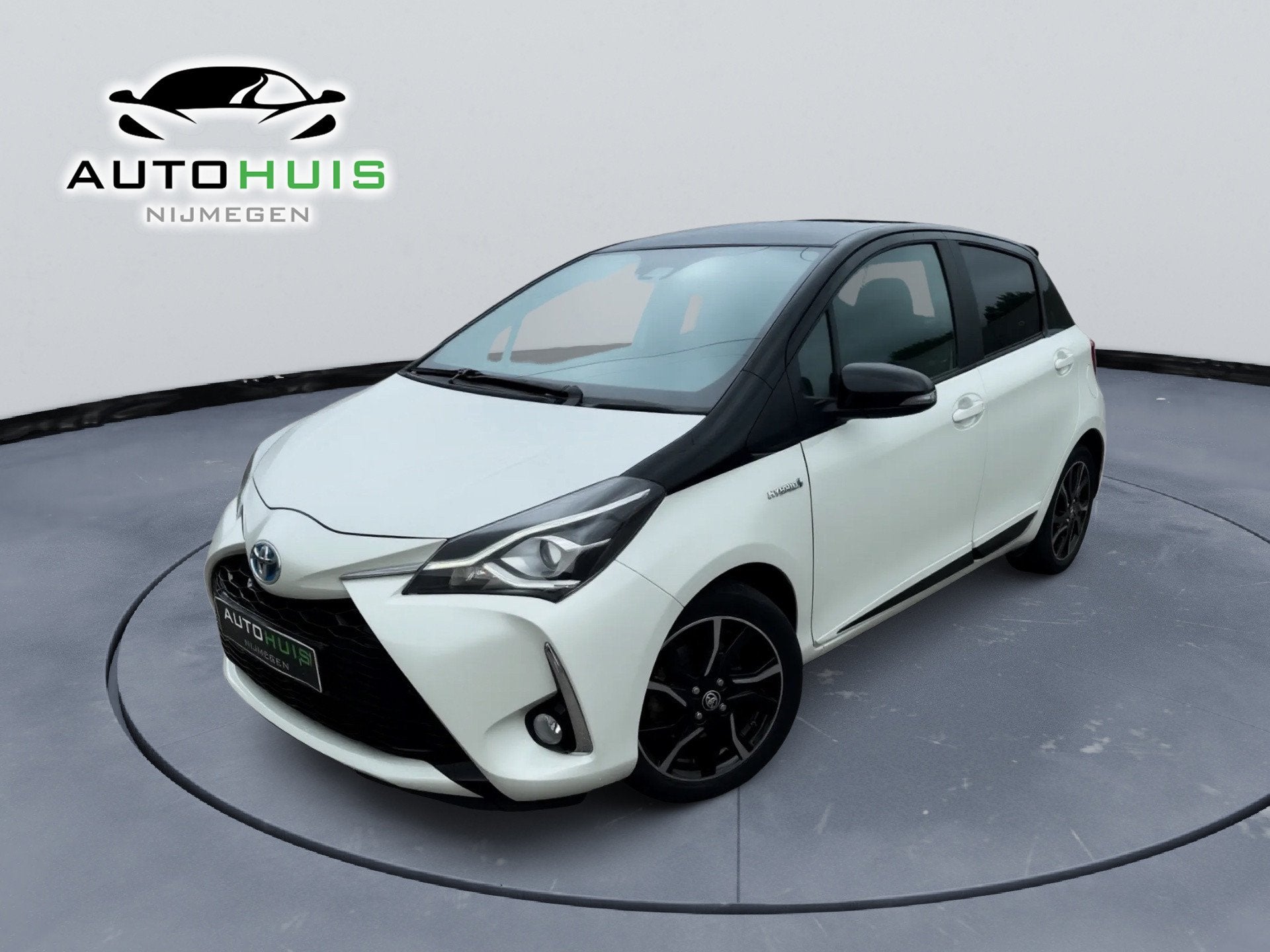 Toyota Yaris Automaat 1,5 Hybride bi tone Camera Cruise Cont, Auto's, Stof, 1498 cc, 4 cilinders, 100 pk