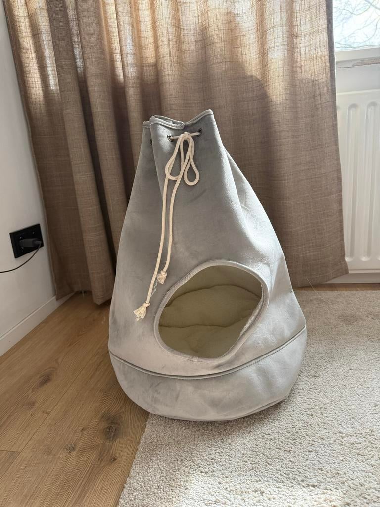 Designed by Lotte katten tent, Dieren en Toebehoren, Ophalen, Zo goed als nieuw