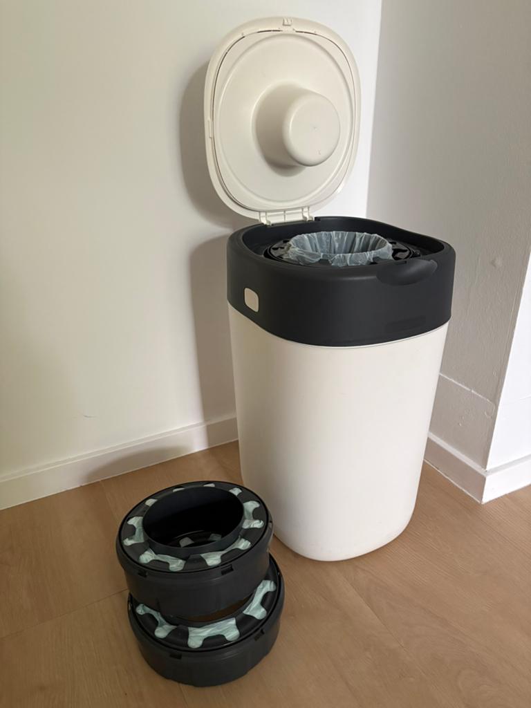 Tommee Tippee Twist & Click luieremmer + 2 extra cassettes, Kinderen en Baby's, Badjes en Verzorging, Luieremmer, Zo goed als nieuw