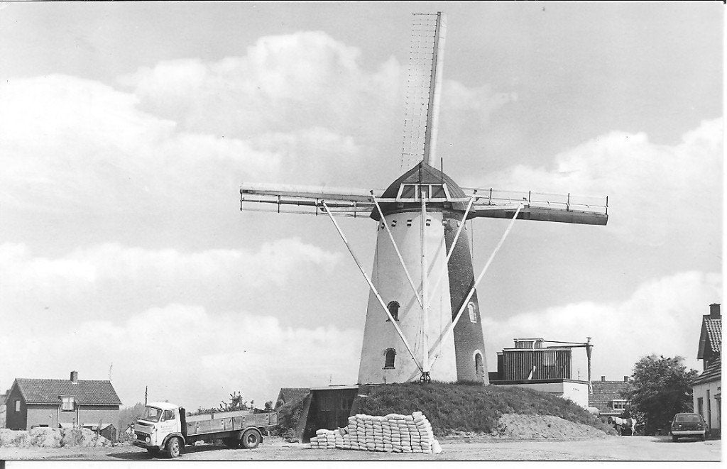 Ansichtkaart Korenmolen De Korenbloem, juli 1976  Loil., Verzamelen, Ophalen of Verzenden, 1960 tot 1980, Ongelopen, Gelderland