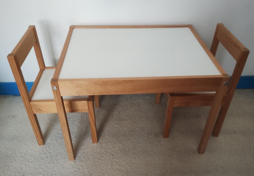 Ikea LÄTT kindertafel en 2 stoeltjes, Kinderen en Baby's, Kinderkamer | Tafels en Stoelen, Ophalen, Zo goed als nieuw, Tafel(s) en Stoel(en)