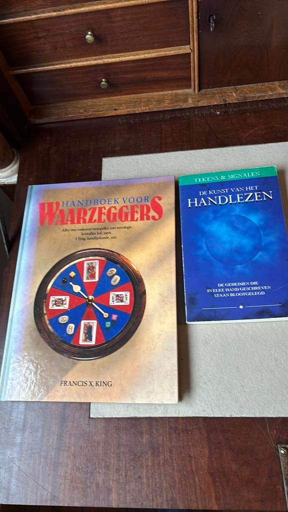Handboek voor waarzeggers & De kunst vh handlezen., Ophalen of Verzenden, Zo goed als nieuw, Spiritualiteit algemeen, Achtergrond en Informatie