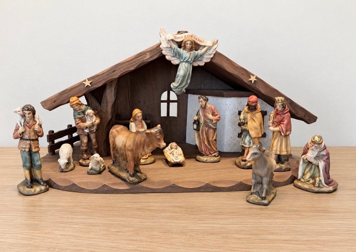Houten kerststal, Ophalen