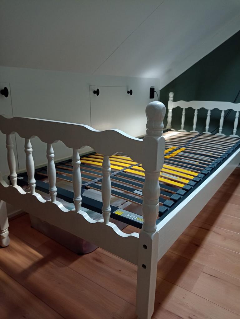 Wit houten eenpersoonsbed met lattenbodem (Bossflex), Ophalen, Eenpersoons, Wit, 190 cm of minder